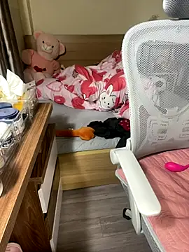 Snapshot of Mina048 chatting on November 18, 2025, 8:13 pm Mina048 online show from November 18, 2025, 8:13 pm