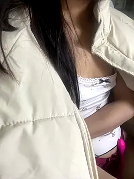 Snapshot of Mina048 chatting on December 22, 2025, 9:39 am Mina048 online show from December 22, 2025, 9:39 am