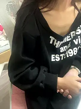 Snapshot of Mina048 chatting on January 9, 2026, 5:32 am Mina048 online show from January 9, 2026, 5:32 am