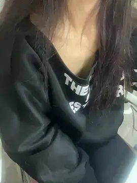 Snapshot of Mina048 chatting on January 15, 2026, 1:32 am Mina048 online show from January 15, 2026, 1:32 am