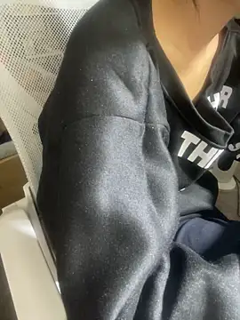 Snapshot of Mina048 chatting on January 15, 2026, 1:37 pm Mina048 online show from January 15, 2026, 1:37 pm