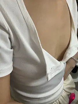 Snapshot of Mina048 chatting on February 7, 2026, 1:42 am Mina048 online show from February 7, 2026, 1:42 am