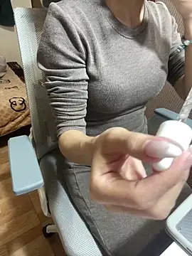 Snapshot of Mina048 chatting on February 16, 2026, 8:05 pm Mina048 online show from February 16, 2026, 8:05 pm