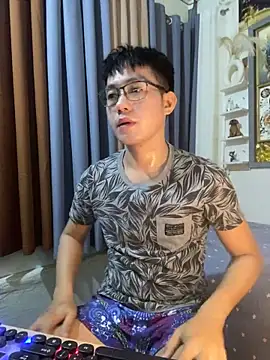 Snapshot of xshyboyx chatting on November 9, 2025, 11:19 am xshyboyx online show from November 9, 2025, 11:19 am