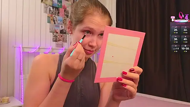 BeatrixCarIeton online show from November 5, 2025, 7:25 pm