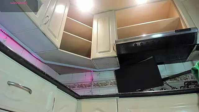 VictoriaPowell online show from October 3, 2025, 12:02 pm