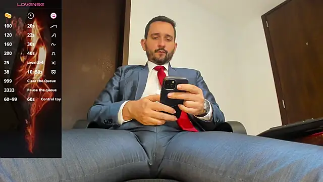 KarlBoss1 online show from November 12, 2025, 8:19 pm