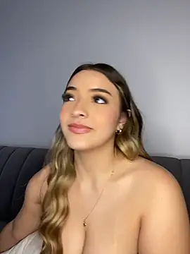 KYLIE JONES6 online show from October 17, 2025, 10:34 pm