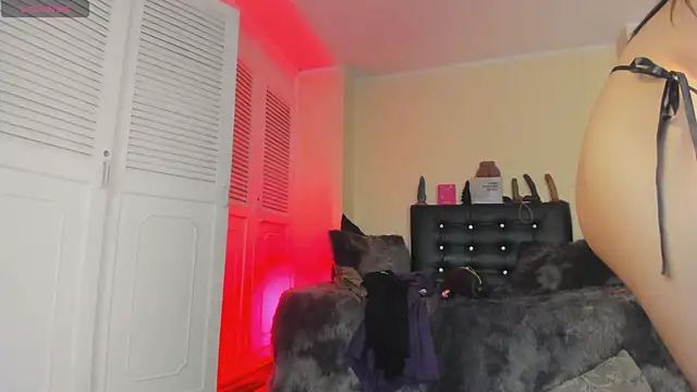 Draculairis online show from September 19, 2025, 2:18 pm