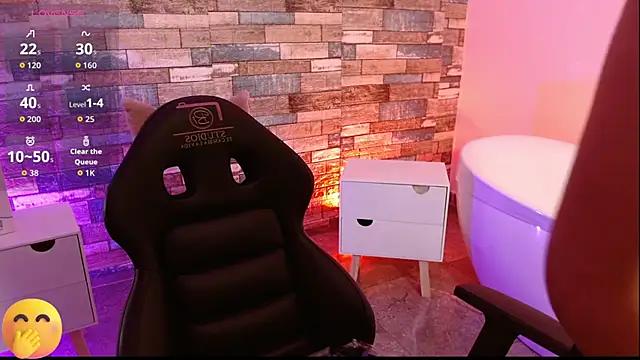 LIHIAN TAY online show from October 4, 2025, 12:03 pm