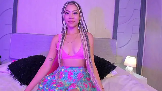 JenniferHills online show from November 1, 2025, 12:01 am