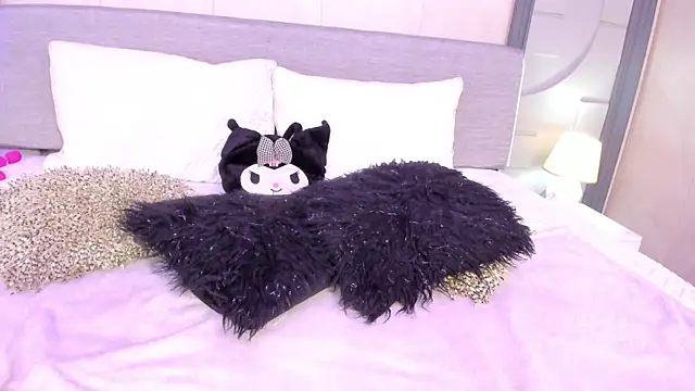 JenniferHills online show from November 11, 2025, 5:18 am