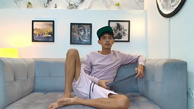 PRETTY SEX1 online show from December 15, 2025, 1:37 pm