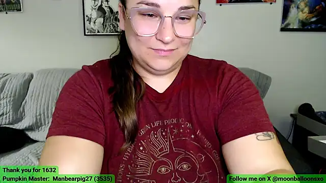 Snapshot of MoonBalloons chatting on October 12, 2025, 2:32 am MoonBalloons online show from October 12, 2025, 2:32 am