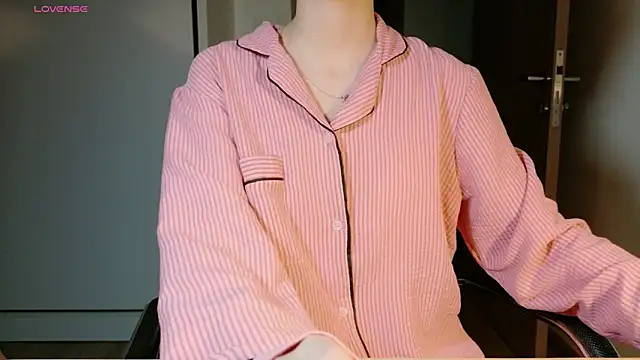 Ryeon 99 online show from March 15, 2026, 3:07 pm