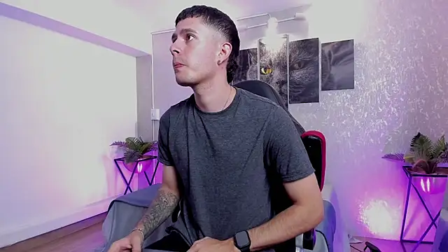 Snapshot of nils_saint chatting on October 12, 2025, 2:32 am nils saint online show from October 12, 2025, 2:32 am