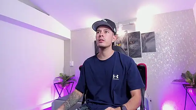 Snapshot of nils_saint chatting on October 18, 2025, 3:42 am nils saint online show from October 18, 2025, 3:42 am