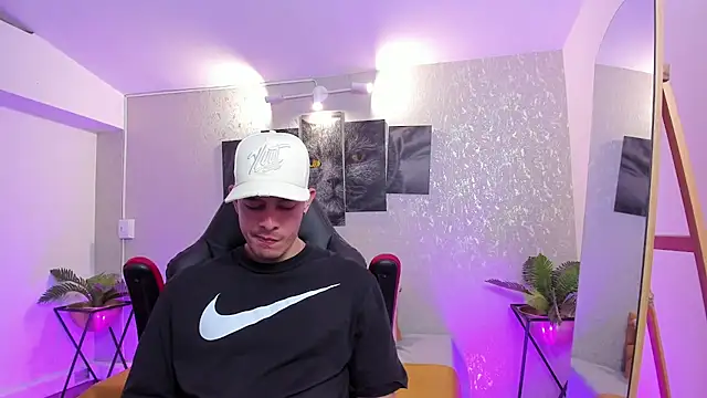 Snapshot of nils_saint chatting on November 9, 2025, 4:33 am nils saint online show from November 9, 2025, 4:33 am