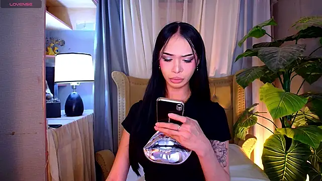 UrMassiveCockSabrinaOnTop online show from January 13, 2026, 12:32 pm