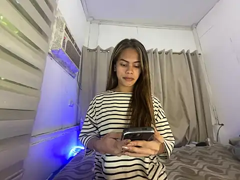 Snapshot of serpenthena_goddess chatting on October 24, 2025, 4:42 am serpenthena goddess online show from October 24, 2025, 4:42 am