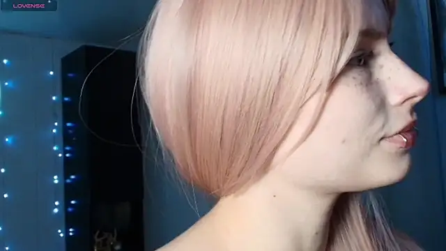 Snapshot of PieraMarch chatting on October 8, 2025, 7:22 pm PieraMarch online show from October 8, 2025, 7:22 pm