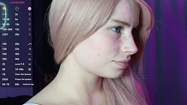 Snapshot of PieraMarch chatting on October 10, 2025, 7:35 pm PieraMarch online show from October 10, 2025, 7:35 pm