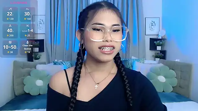 PrettyBlythes TS online show from October 25, 2025, 9:28 am