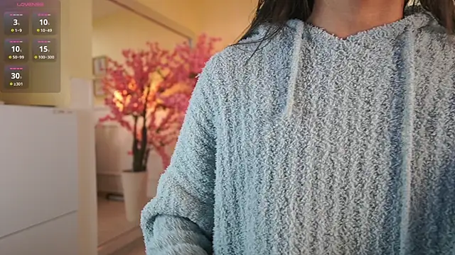 NicoleCrawft online show from November 7, 2025, 7:03 pm