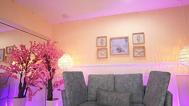 NicoleCrawft online show from November 11, 2025, 7:36 pm