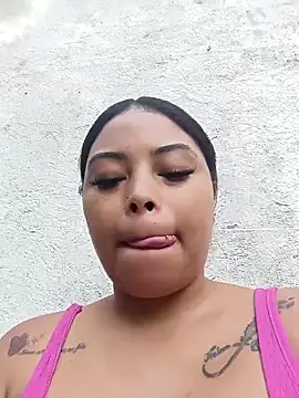 Snapshot of Naomi-Summer chatting on November 14, 2025, 8:40 pm Naomi-Summer online show from November 14, 2025, 8:40 pm