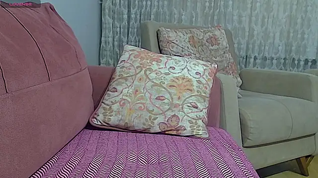 true2 couple online show from November 30, 2025, 10:03 pm