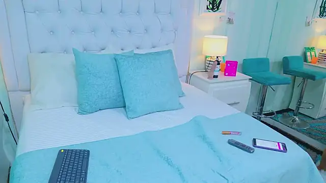 KiimBrooks online show from October 3, 2025, 11:07 am