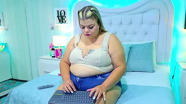 KiimBrooks online show from October 22, 2025, 10:59 am