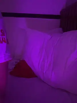 boyhigh1997 online show from September 28, 2025, 5:24 am