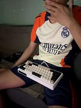 boyhigh1997 online show from November 14, 2025, 7:51 am