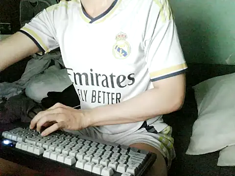 boyhigh1997 online show from April 6, 2026, 9:43 am