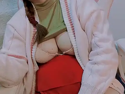 Snapshot of Alinee777 chatting on February 3, 2026, 6:40 am Alinee777 online show from February 3, 2026, 6:40 am