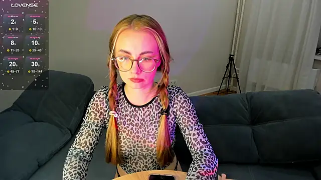 MewStella online show from October 5, 2025, 5:33 pm