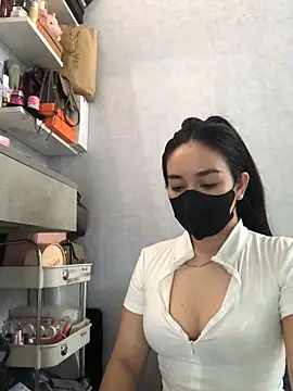 hanny baby205 online show from September 15, 2025, 1:22 pm