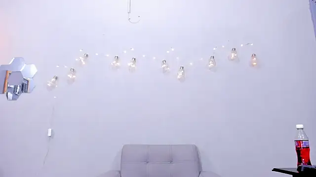 alianim online show from November 3, 2025, 7:59 pm