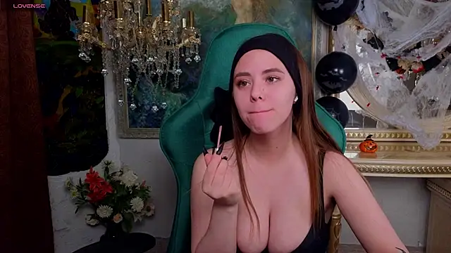 Snapshot of IvoryWood_ chatting on October 8, 2025, 12:14 pm IvoryWood online show from October 8, 2025, 12:14 pm