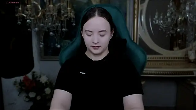 LaraBenson  online show from November 27, 2025, 10:39 am