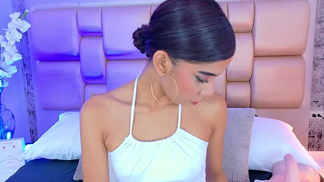 Snapshot of BellaHarper1 chatting on October 4, 2025, 1:09 pm BellaHarper1 online show from October 4, 2025, 1:09 pm