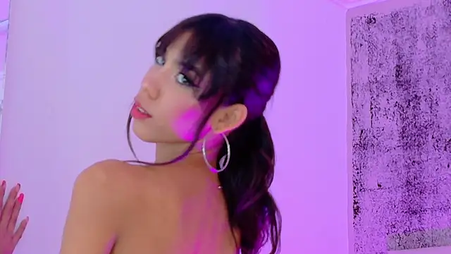 Snapshot of BellaHarper1 chatting on October 11, 2025, 2:04 pm BellaHarper1 online show from October 11, 2025, 2:04 pm