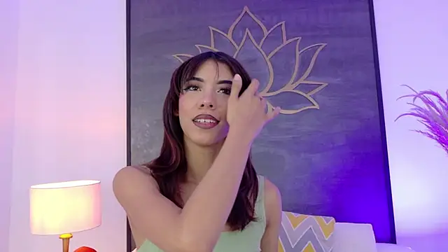 Snapshot of BellaHarper1 chatting on November 9, 2025, 8:18 pm BellaHarper1 online show from November 9, 2025, 8:18 pm