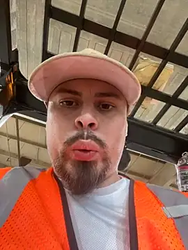 Snapshot of PuttieIn chatting on October 3, 2025, 5:10 pm PuttieIn online show from October 3, 2025, 5:10 pm