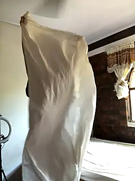 Luxx 14 online show from October 9, 2025, 7:23 pm