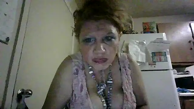 Snapshot of Malinda702 chatting on November 2, 2025, 11:01 am Malinda702 online show from November 2, 2025, 11:01 am