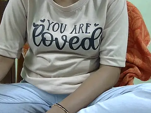 CHAMELI4747 online show from September 24, 2025, 9:23 am