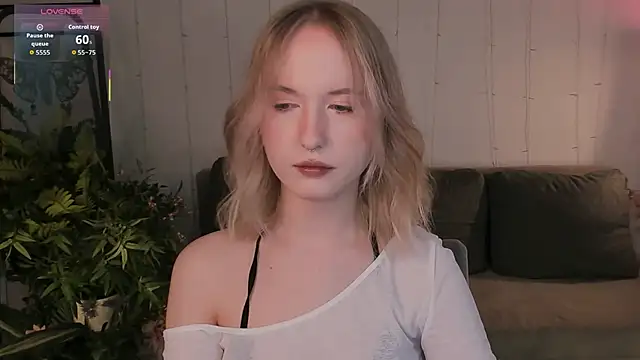 Snapshot of kikishyness chatting on September 21, 2025, 10:33 pm kikishyness online show from September 21, 2025, 10:33 pm